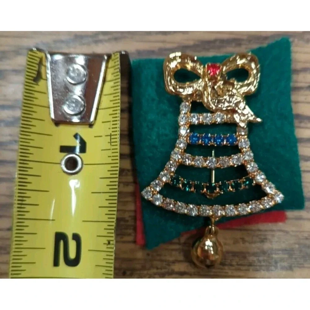 Vintage Christmas  Holiday Retro Brooch Pin Very Pretty Bell